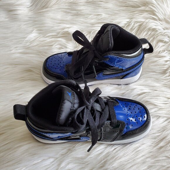 Nike Air Jordan Black/Blue Kid's 1 Retro High OG ‘Patent Bred’ SZ 10C - Picture 9 of 13
